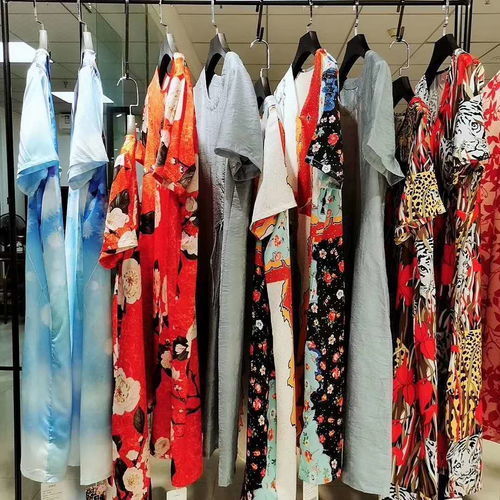 品牌折扣女裝波西米亞風連衣裙 青春氣息的完美選擇與尾貨批發(fā)機遇